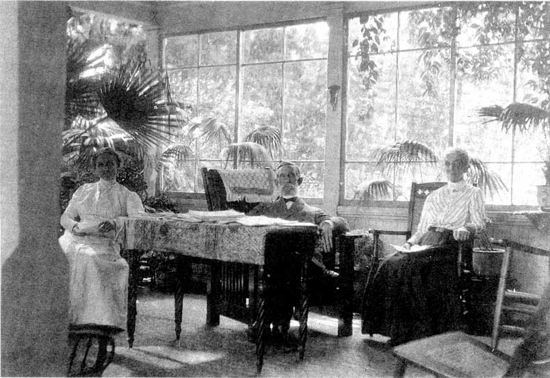 Agnes Alexander with her parents