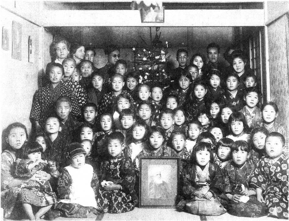 children from her neighborhood in Tokyo 1920