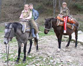 children on horseback