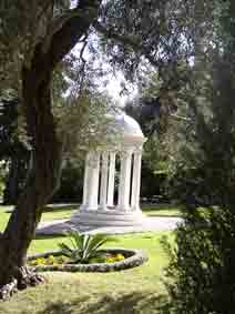 Monument gardens