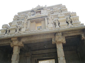 Lepakshi temple entrance