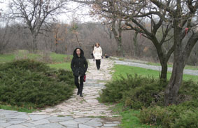 Mina and Joyce walking down to the tomb