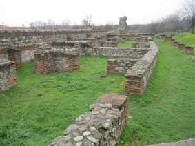 Roman wall, soldiers' barracks