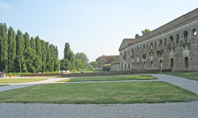 Palazzo Ducale, lake side