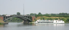 bridge between middle and lower lake