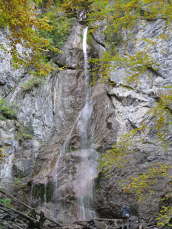 hike up to Sur Bayard - waterfall