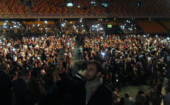 audience waving lights