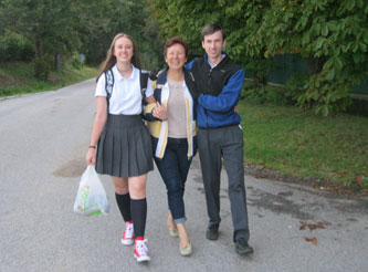 Mina, Emi and Gregory on the way to school