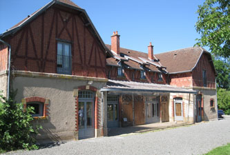 Chateau d'Ettevaux stables